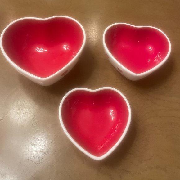 Set of 3 Terramoto Ceramic Valentine's Heart Shaped Bowls. - Picture 1 of 9